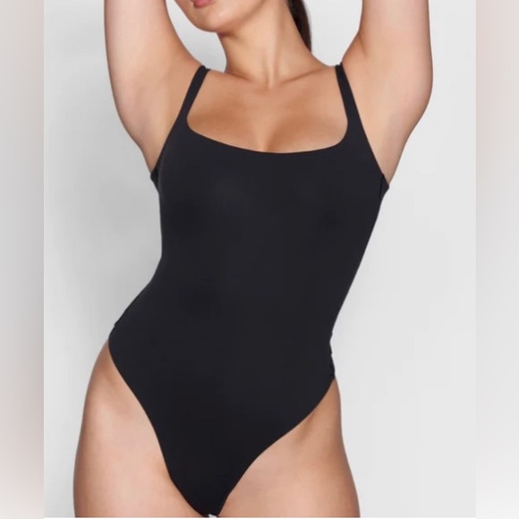 NWT SKIMS Fits Everybody Square Neck Thong Bodysuit - Onyx - Picture 1 of 2